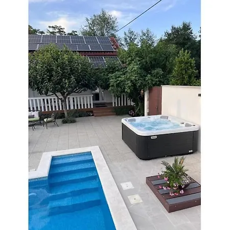 Stella With Pool & Heated Jacuzzi Villa