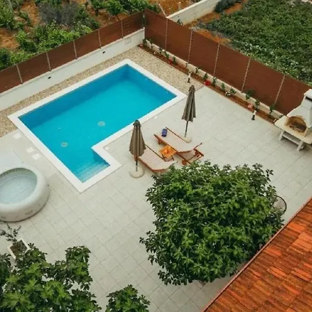 Villa Stella With Pool & Heated Jacuzzi *