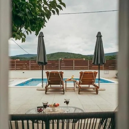 Stella With Pool & Heated Jacuzzi Villa