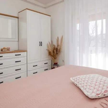 Stella With Pool & Heated Jacuzzi Villa *