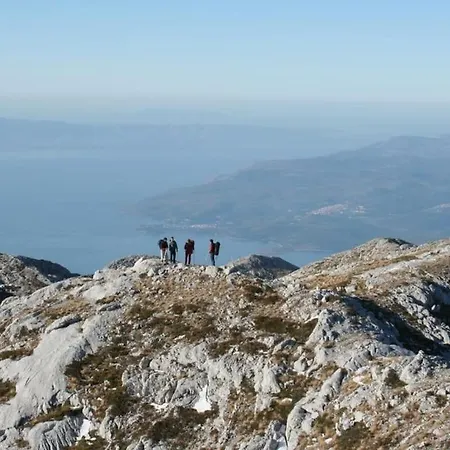 Stella With Pool & Heated Jacuzzi * Zmijavci
